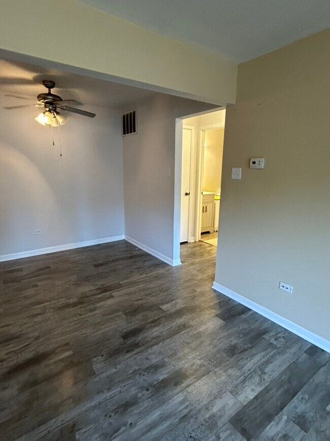 Foto del edificio - 18515 Harwood Ave