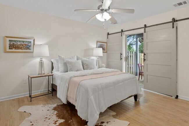 Foto del edificio - 1720 Nicholson Dr
