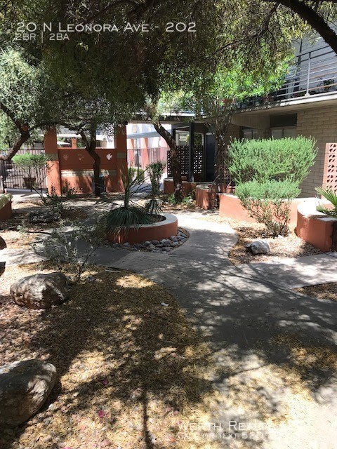 Building Photo - 2 WEEKS- OAC