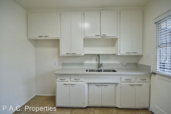 Building Photo - 1 br, 1 bath Apartment - 6308 Vineland Ave...