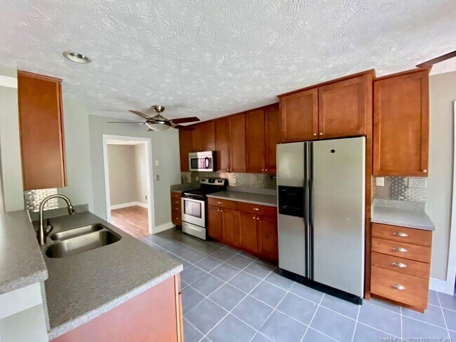 Building Photo - 480 Northview Dr