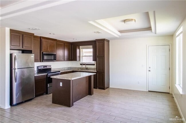 Building Photo - 13 Taxco Ct