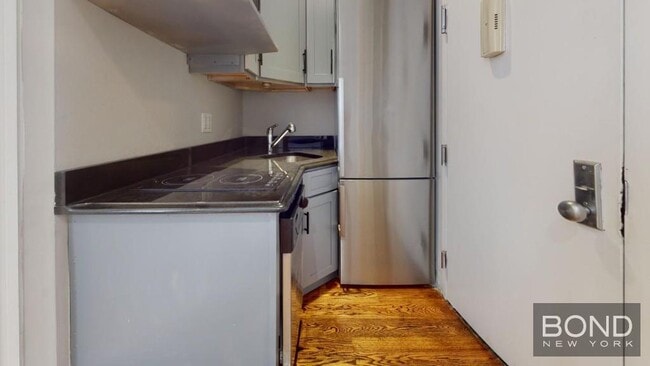 Building Photo - 326 E 35th St