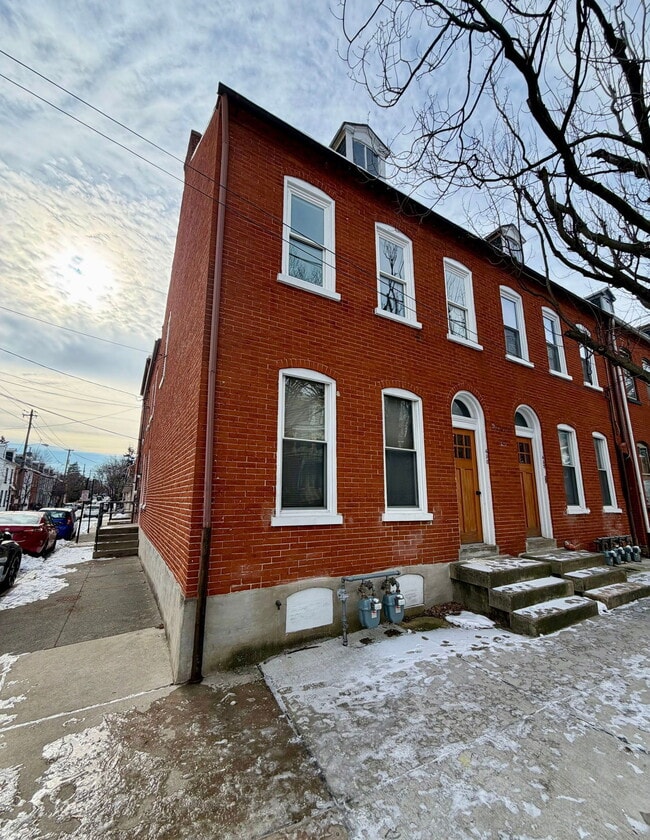 Building Photo - 430 W Lemon St