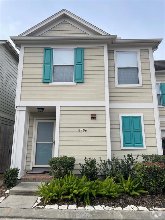 Building Photo - 6906 Woodridge Row Dr