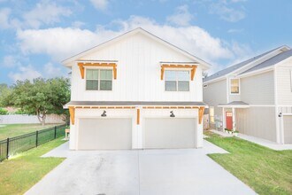 Building Photo - 10206 Lynwood Vlg