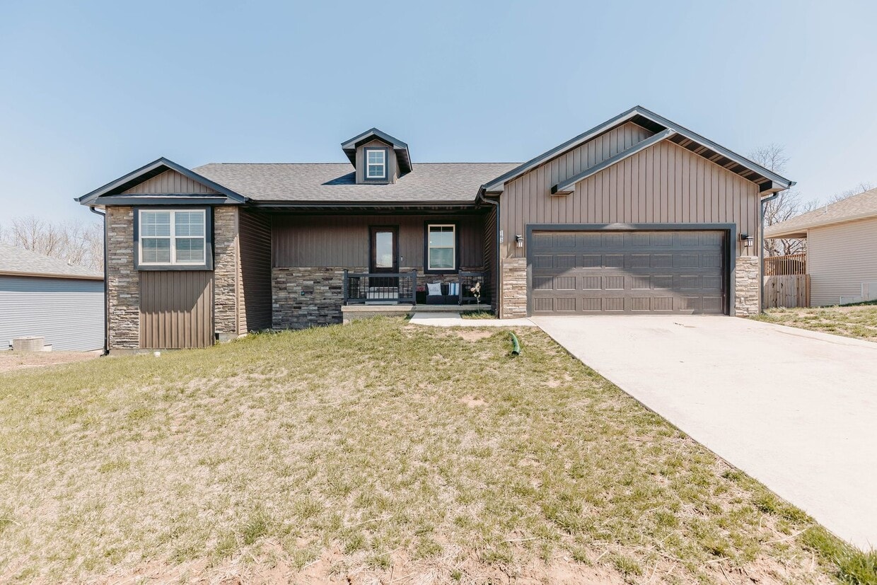 Primary Photo - Spacious 5 Bedroom, 3 Bathroom Ranch-Style...