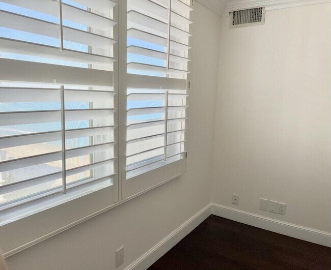 Building Photo - 3221 S Ocean Blvd