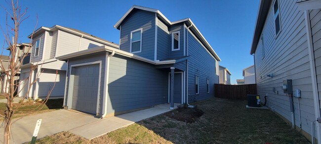 Building Photo - NEWLY BUILT 3 bedroom 2.5 Bath *1.5 MONTHS...