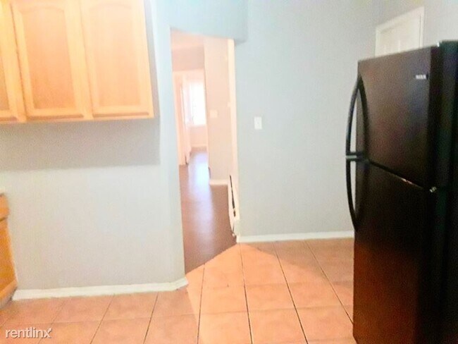 Foto del edificio - 2 br, 1 bath Townhome - 22 Seymour Ave