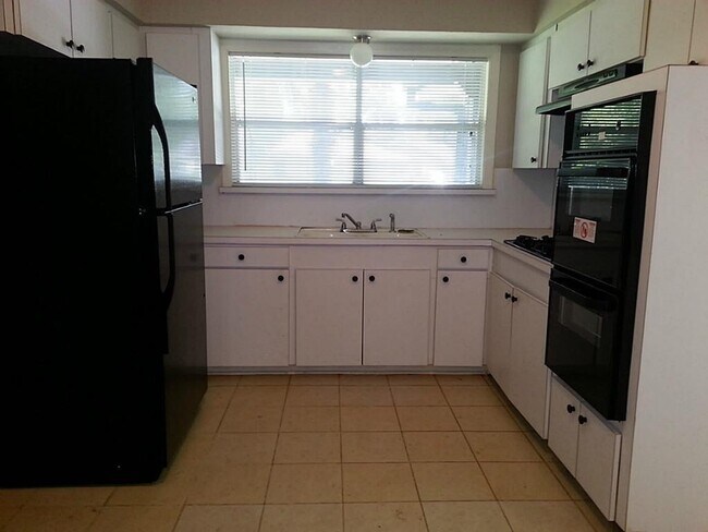 Building Photo - 8610 Greiner Dr