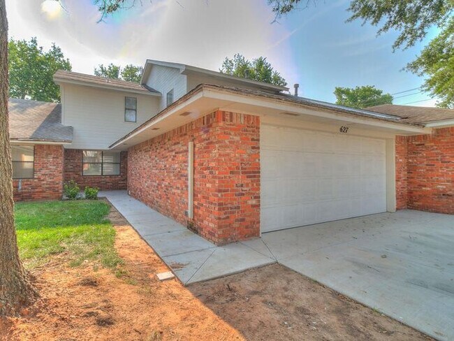 Foto del edificio - 627 36th Ave NW