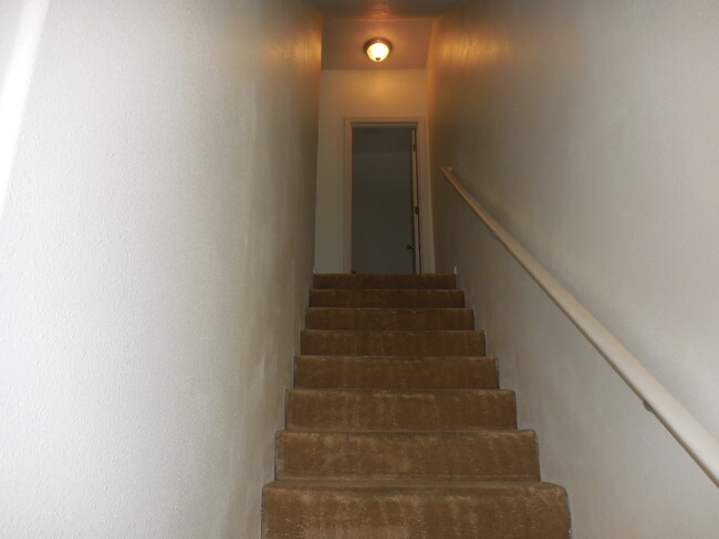 Foto del edificio - 2 Bedroom Townhouse ~ Close to Campus