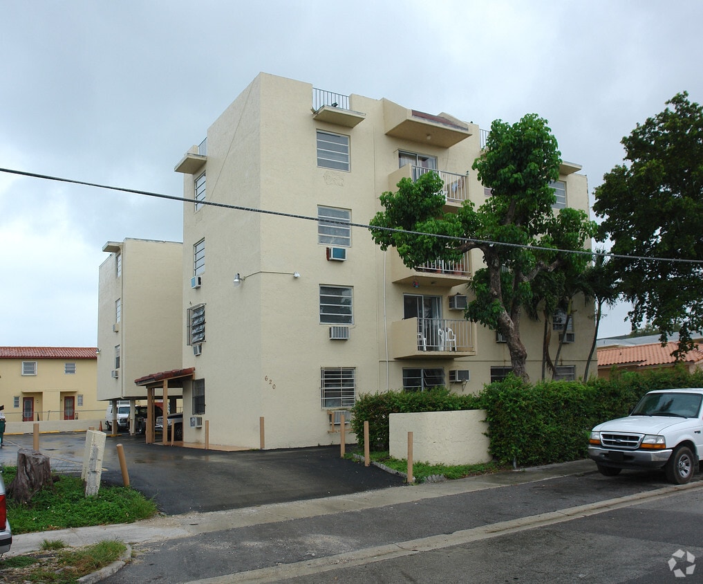 Building Photo - 620 SW 10th St