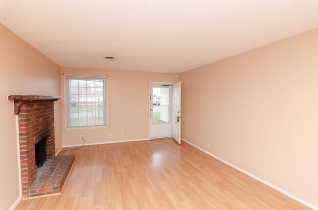 Foto del edificio - 7300 Weston Way Dr