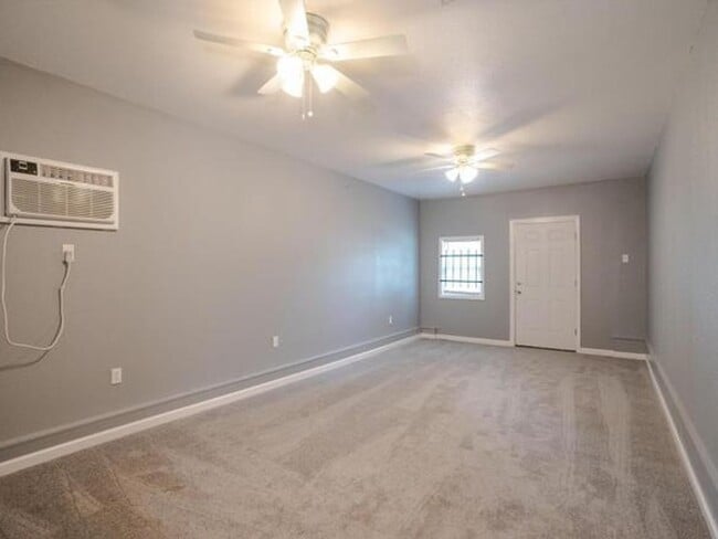 Building Photo - Updated & Modern 4 Bedroom Home in Cahokia...