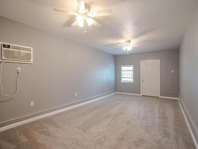 Foto del edificio - Updated & Modern 4 Bedroom Home in Cahokia...