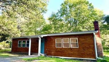Building Photo - 10 Delson Ln