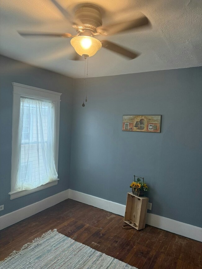 Building Photo - 318 Apple St