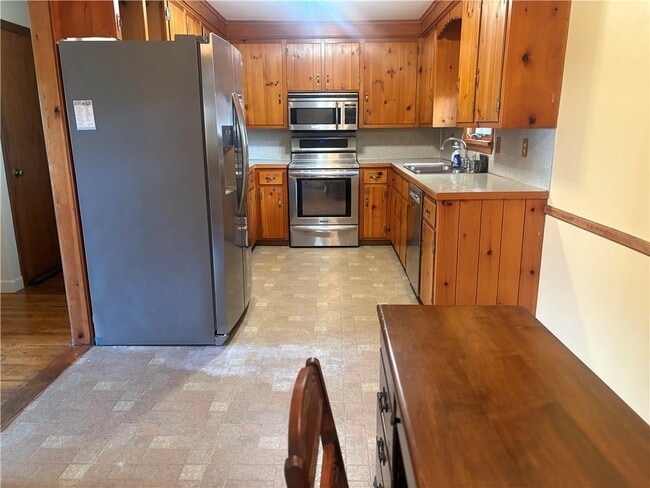 Building Photo - 12 Greenway Dr
