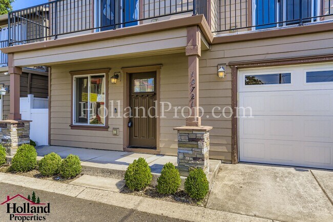 Foto del edificio - Spacious 4-Bedroom Home in Prime Location ...