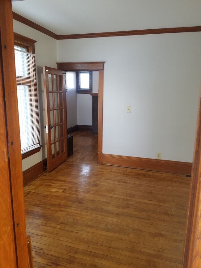 Building Photo - 206 Burr