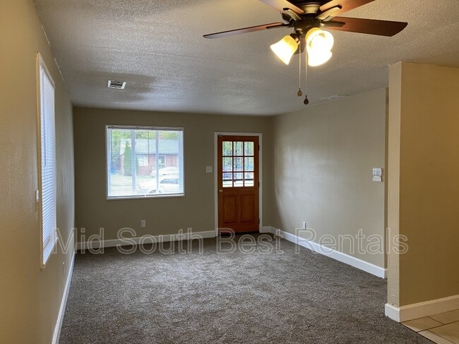 Building Photo - 2990 Lounette St