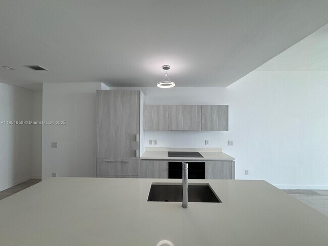 Foto del edificio - 480 NE 31st