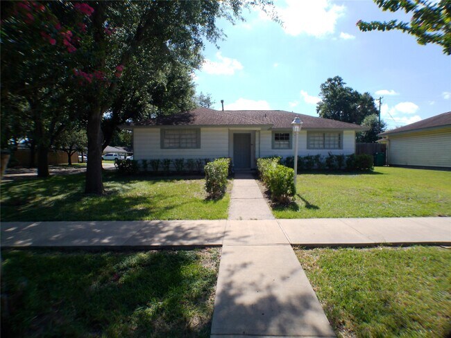 Foto del edificio - 1301 Glenmore Dr