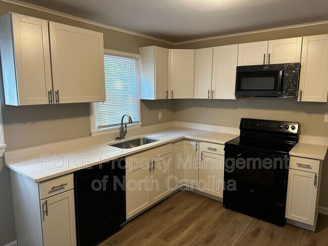 Foto del edificio - 504 Moore Dr