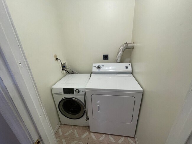 Foto del edificio - 2 bedroom Home Near Campus! Preleasing for 26/27 School Year!