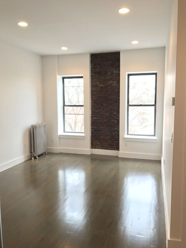 Foto principal - 167 Sterling St