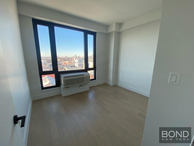 Building Photo - 635 Fourth Avenue