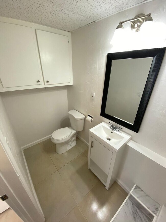 Foto del edificio - 3622.1 E Vly Prkwy 601;Esco 92025