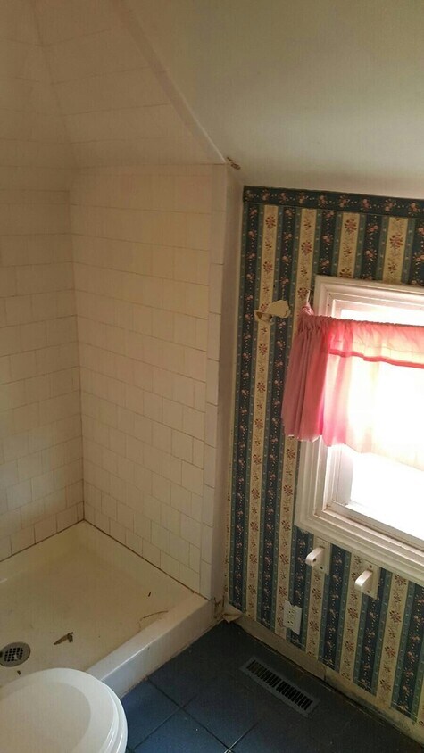 Primary Photo - 3 bedrooms 2 full baths