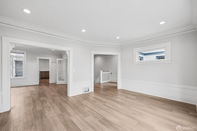 Building Photo - 487 18th Ave
