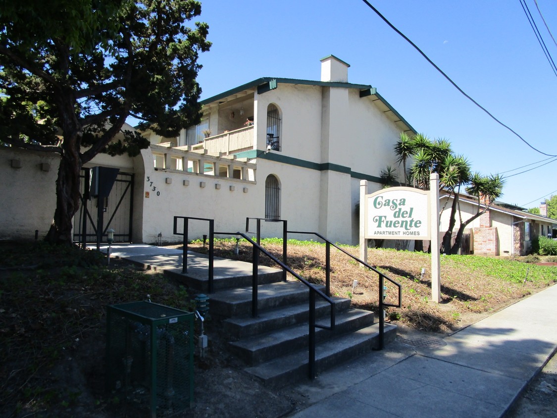 Primary Photo - Casa Del Fuente Apartments