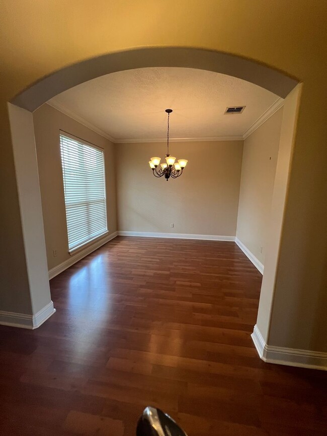 Building Photo - 4 Bedroom Home for lease