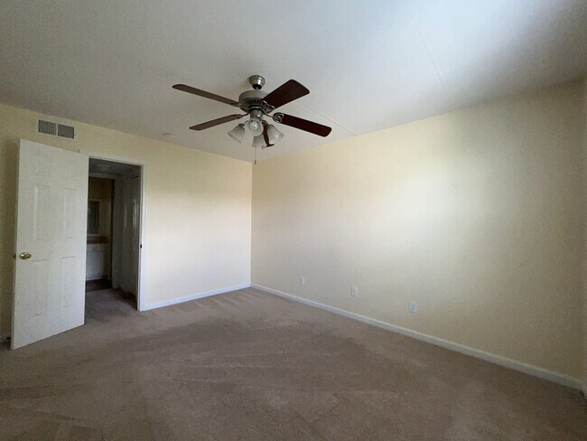 Building Photo - 114 Deer Point Ln