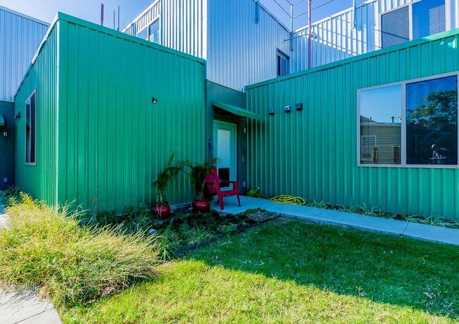 Building Photo - 213 E Tonhawa St