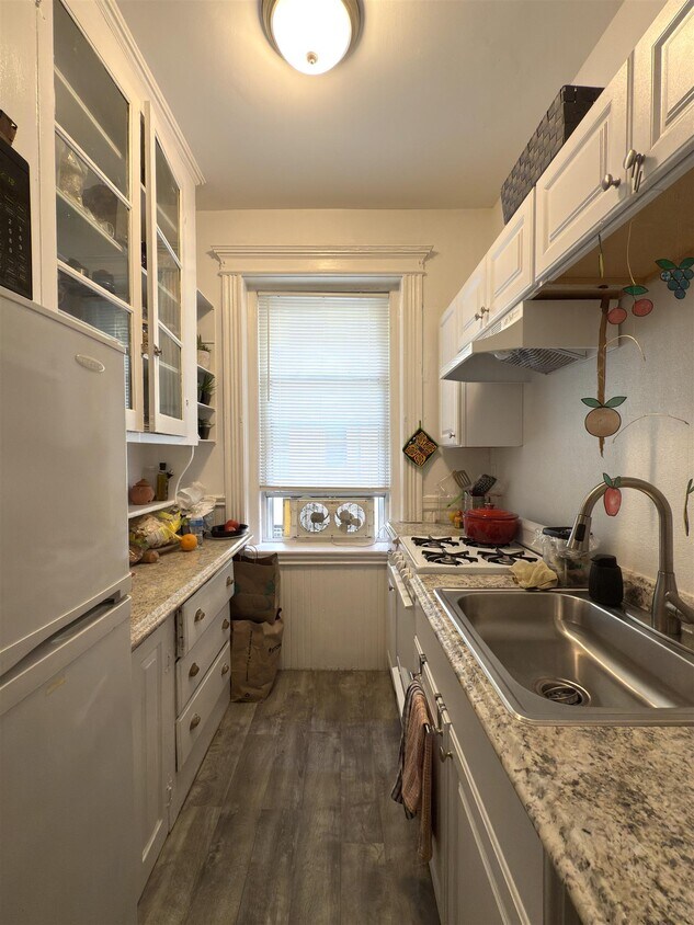 Foto principal - 72 Kirkland St