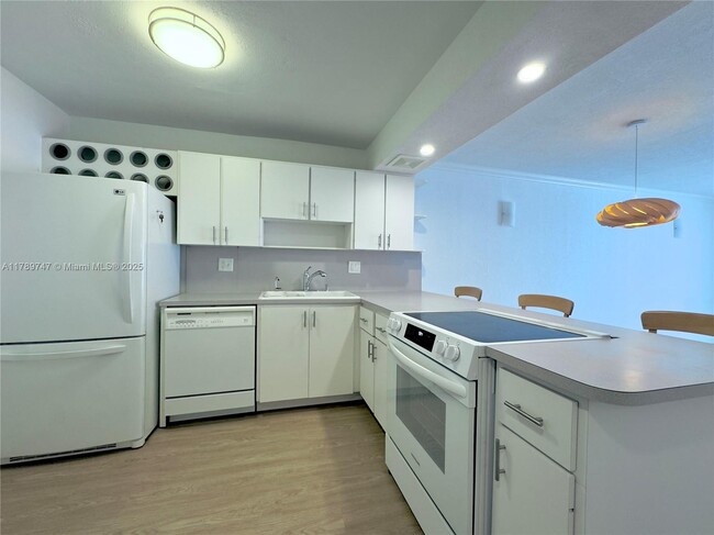 Foto del edificio - 1665 Bay Rd
