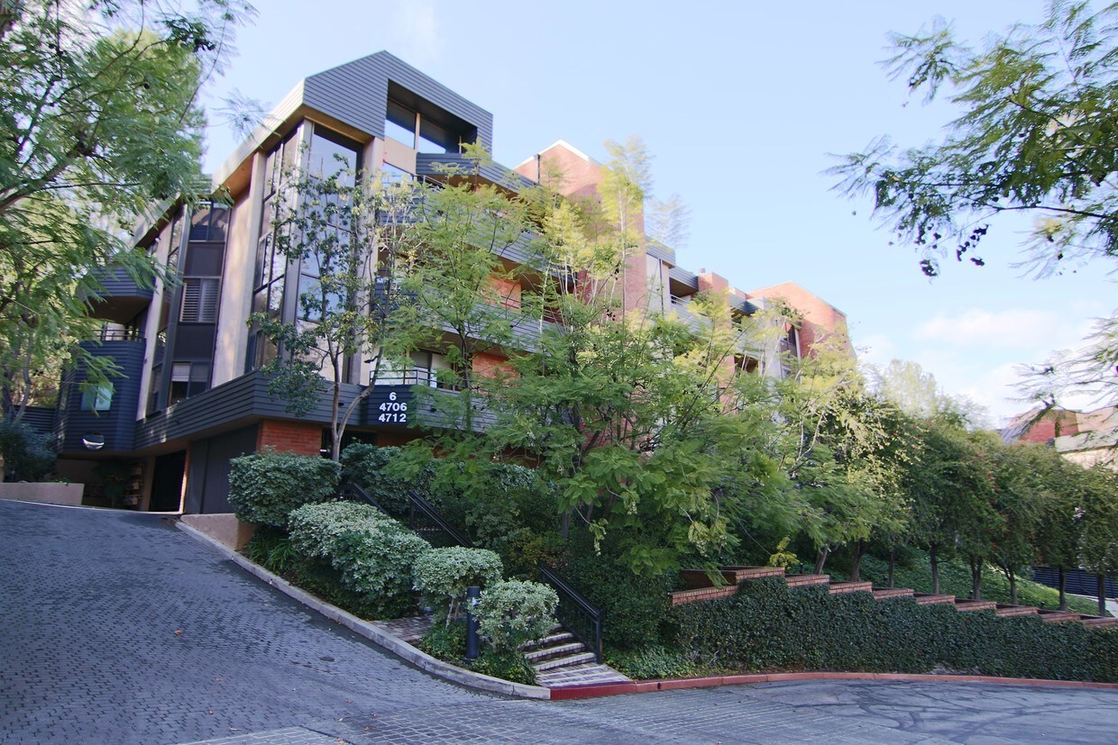 Primary Photo - 4721 Park Encino Ln