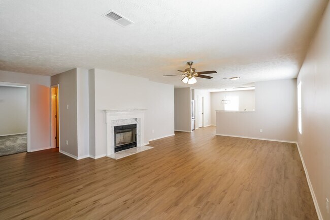 Building Photo - 2857 Park Knoll Dr