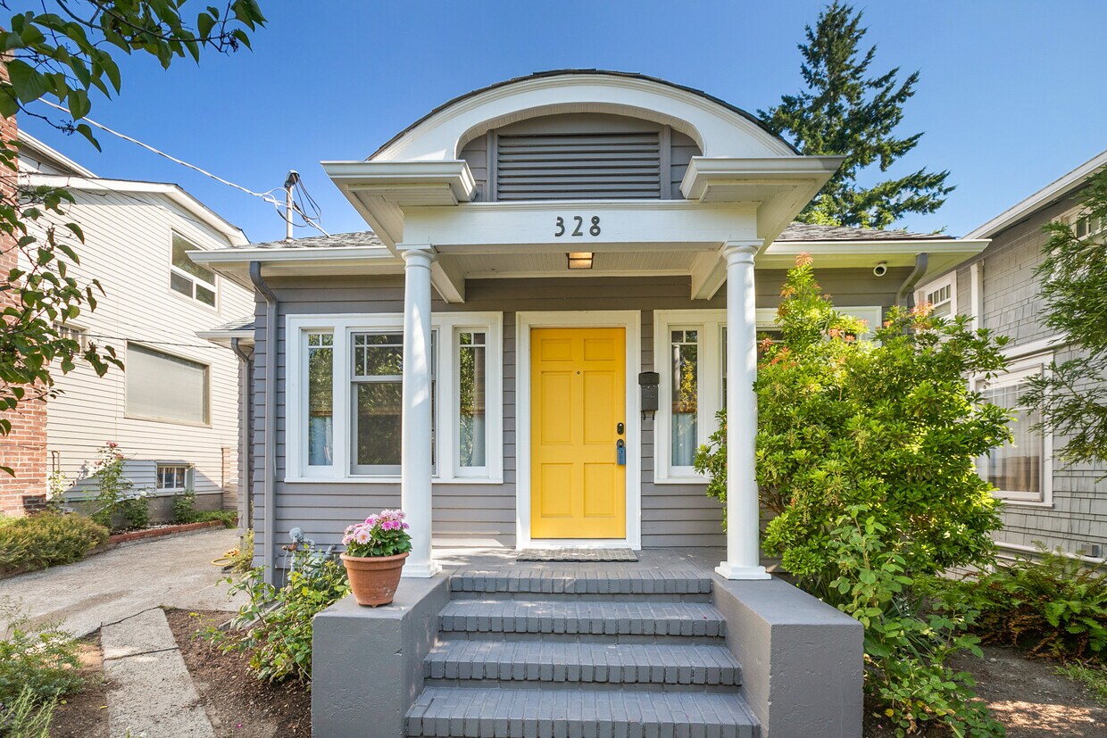 Foto principal - 328 NE 51st St