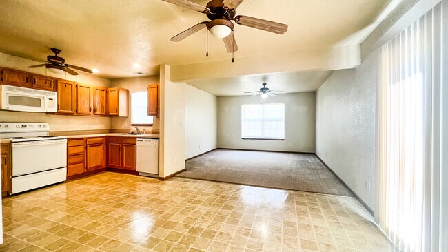Building Photo - 22560 Hollow Oak Ln