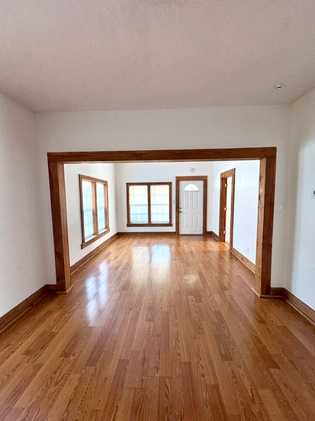 Building Photo - 311 N Division St