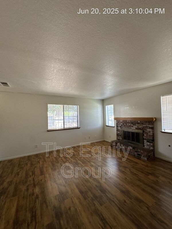 Foto del edificio - 4430 W Cypress Ave
