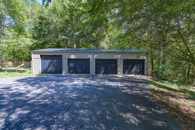 Foto del edificio - Stunning Home on 5 Acres in Chapin – Top-R...