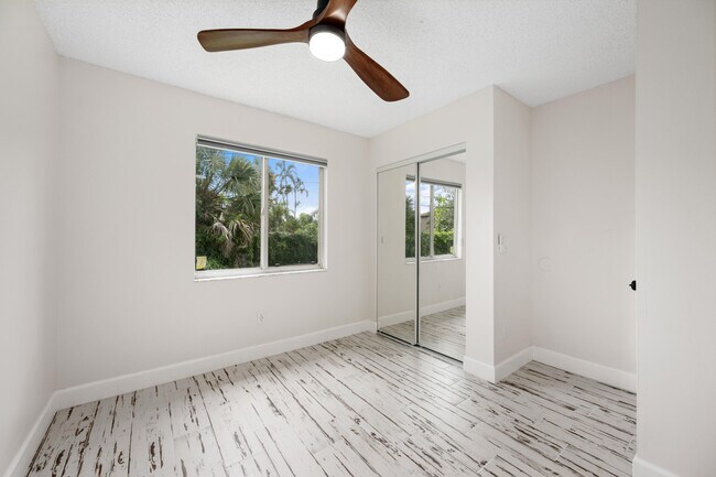 Foto del edificio - 5214 Stacy St